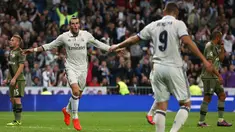 Selebrasi Gareth Bale usai mencetak gol ke gawang Legia Warszawa pada laga grup F Liga Champions di Santiago Bernabeu stadium, Madrid, Rabu (19/10/2016) dini hari WIB. (REUTERS/Sergio Perez)