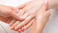Berikut beberapa bahan rumahan yang dapat dimanfaatkan sebagai hand scrub.