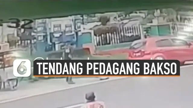 Video seorang pria menendang pedagang bakso keliling viral di media sosial.