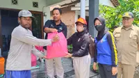 Ratusan Korban Banjir Probolinggo Diguyur Sembako Kemensos