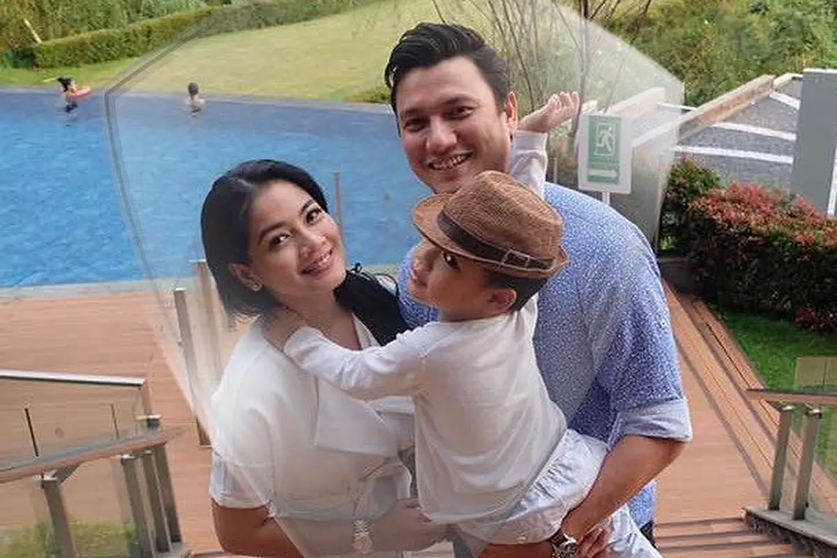 [Bintang] Titi Kamal dan Christian Sugiono