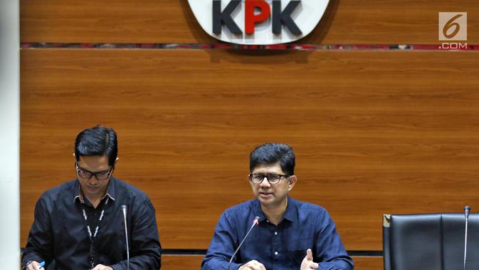 Wakil Ketua KPK Laode Muhammad Syarif dan Juri Bicara KPK Febri Diansyah memberi keterangan pers di Gedung KPK, Jakarta. (Liputan6.com/Johan Tallo)