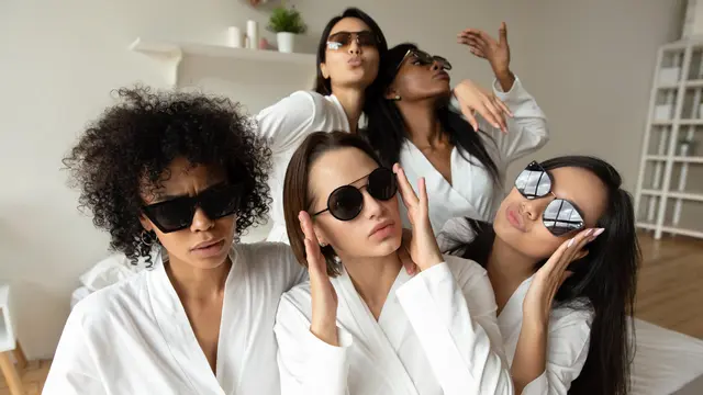 Traveling Bareng Besties? Cobain 4 Aktivitas Seru Ini plus Mie Sedaap Cup yang Pas Jadi Teman Trip