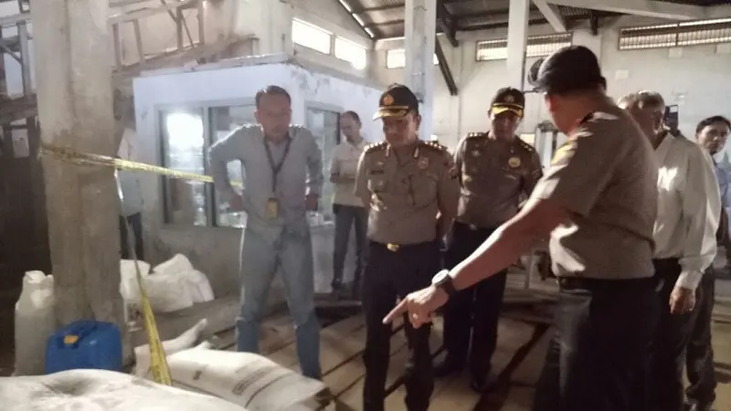 Penggerebekan gudang garam di Jambi