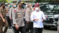 Ki-ka: Wakapolda Jawa Timur, Brigjen Polisi Slamet Hadi Supraptoyo dan Bupati Banyuwangi Abdullah Azwar Anas saat menghadiri (Sispamkota) di Banyuwangi, Rabu (16/9).