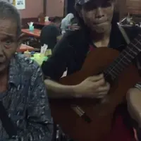 Kombespol Krishna Murti mengunggah sebuah video pengamen bersuara emas. Kerennya, si pengamen sudah berusia uzur!