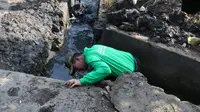 Wali Kota Palembang Harnojoyo mengecek langsung saluran pembuangan air di Jalan Mayor Ruslan yang langganan banjir (Dok. Humas Pemkot Palembang / Nefri Inge)