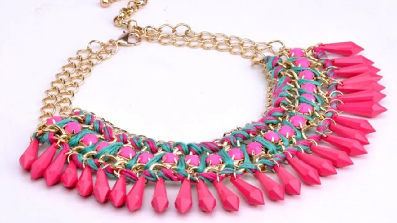 Tunjukan Gaya Femininmu dengan 5 Kalung Ini
