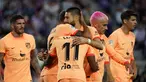 Bek Atletico Madrid Nahuel Molina (tengah) merayakan dengan rekan setimnya setelah mencetak gol pertama untuk timnya ke gawang Real Valladolid pada pekan ke-32 Liga Spanyol di Stadion Jose Zorrilla, Senin (1/5/2023) dinihari WIB. (Photo by CESAR MANSO / AFP)