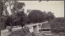 Jembatan di atas Sungai Brantas yang masih berdiri kokoh. (Source: jelajahmalangku.blogspot.com)