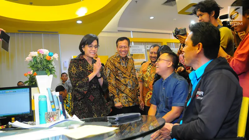 Sri Mulyani Cek Proses Laporan SPT di Kantor Pajak