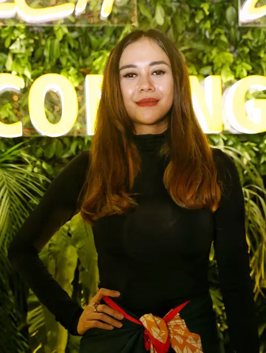 Ia memerankan sosok Ningsih, perempuan yang bekerja di club malam dan tumbuh di lingkungan yang tak wajar untuk anak kecil yang penuh dengan tekanan. Tampilan Ningsih pun sangat kekinian dan seksi. (Adrian Putra/Bintang.com)