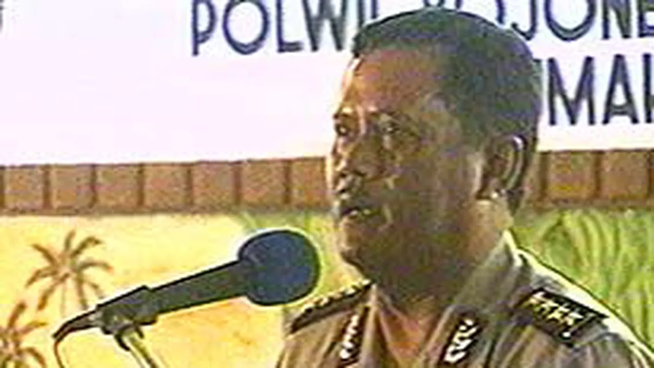 040502aAmbonTele2.jpg