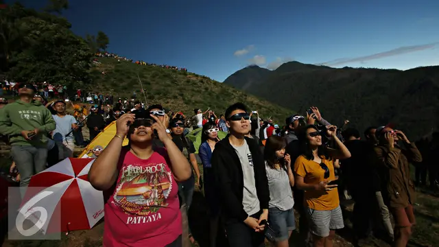 20160309--Gerhana-Matahari-Total-Sigi-Wisatawan-IA