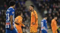 Para pemain Real Madrid tertunduk lesu usai dikalahkan Espanyol di ajang LaLiga (AFP)