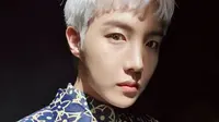 J-Hope BTS di spin-off fashion film koleksi busana pria Fall/Winter 2021 Louis Vuitton. (dok. Twitter @BTS_twt)