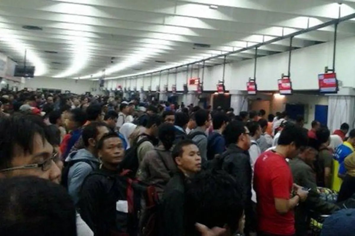 Antrean-Bandara-Soetta-3