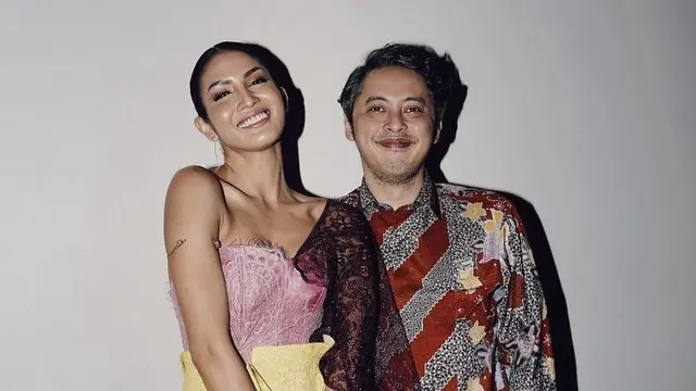 8 Tampilan Aulia Sarah Bintang Film KKN di Desa Penari Bersama Calon Suami