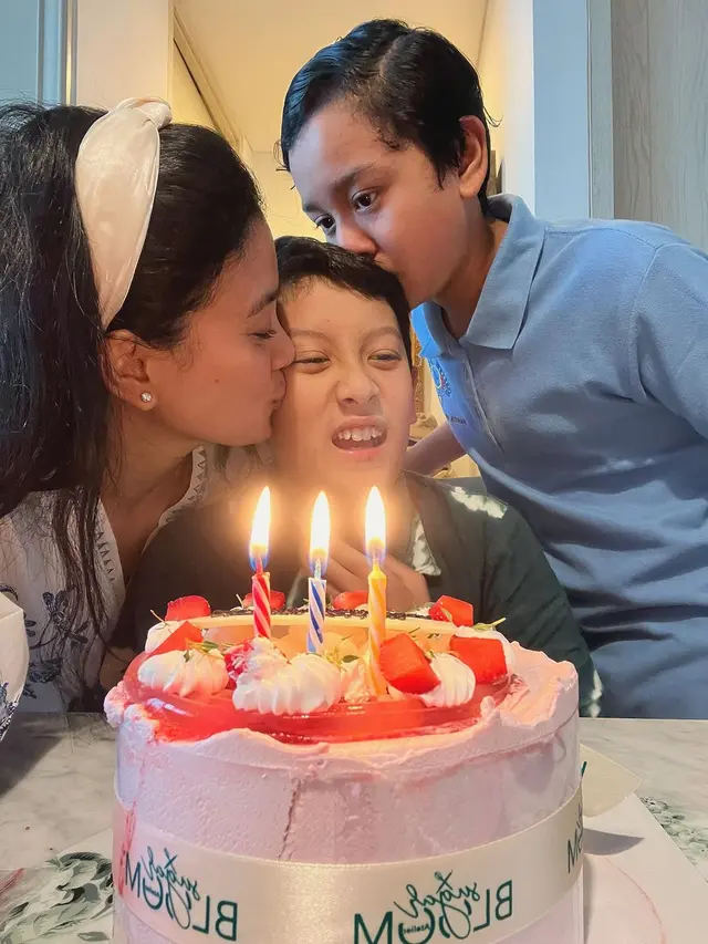 Potret ulang tahun Kana Mahatma anak sulung Marcella Zalianty yang ke-13 tahun (Sumber: Instagram/@marcella.zalianty)