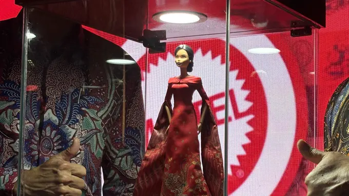 Rayakan 80 Tahun Kemerdekaan Indonesia, Diluncurkan Barbie Dibalut Batik Motif Sawunggaling