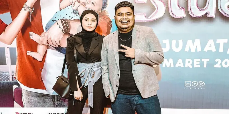 Momen Mesra Rigen dan Istri yang Jarang Tersorot, Bahagia dengan Dua Anak