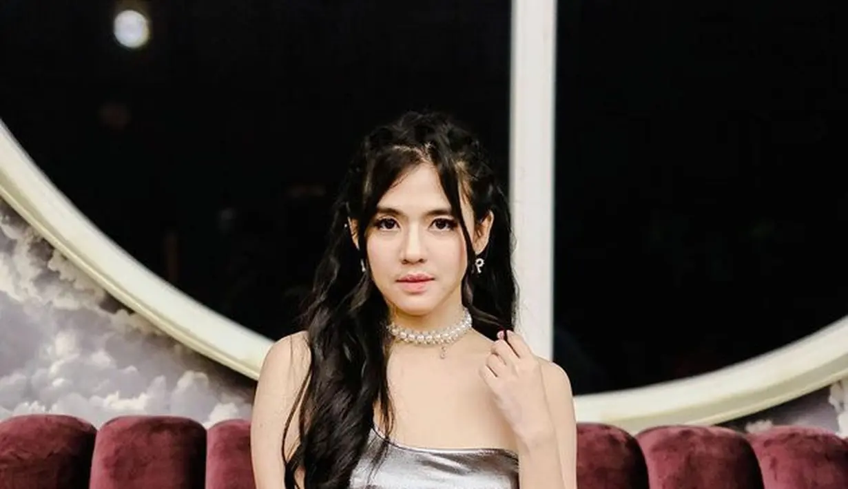 Penampilan yang semakin hot pun semakin banjir komentar netizen dalam postingannya.(instagram.com @putriuna)