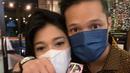 Setelah go public pada Mei 2022 lalu, Naysila Mirdad kini nggak segan lagi unggah momen manis bareng pacar,  Arfito Hutagalung. (FOTO: instagram.com/naymirdad/)