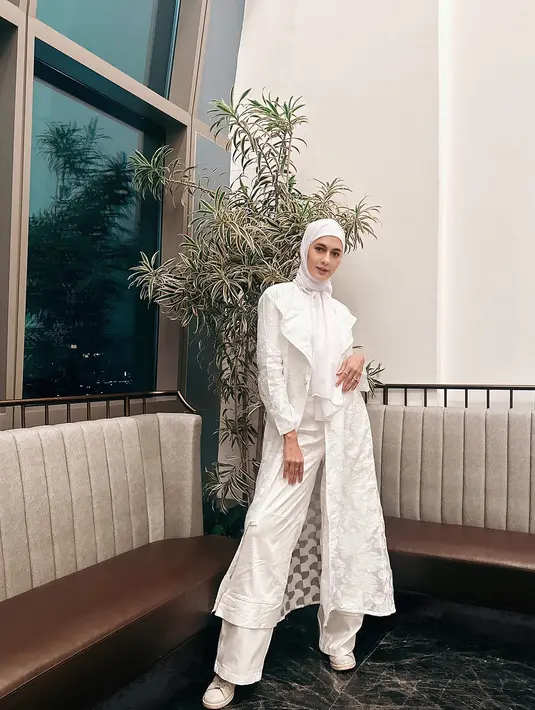 <p>Paula Verhoeven memiliki postur tubuh yang sangat tinggi jika dibandingkan degan tinggi rata-rata wanita Indonesia. Dia memiliki kaki yang jenjang. (Foto: Instagram/ paula_verhoeven)</p>