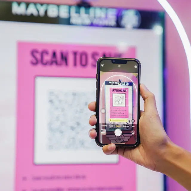 Penampakan Pesawat Pink di Terminal 2 Soekarno Hatta Curi Perhatian, Ada Apa Ya?