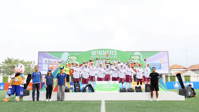Tim SDUT Bumi Kartini Jepara kembali mengamankan posisinya di puncak podium perebutan gelar juara MilkLife Soccer Challenge Kudus 2025. (Liputan6.com/ist)