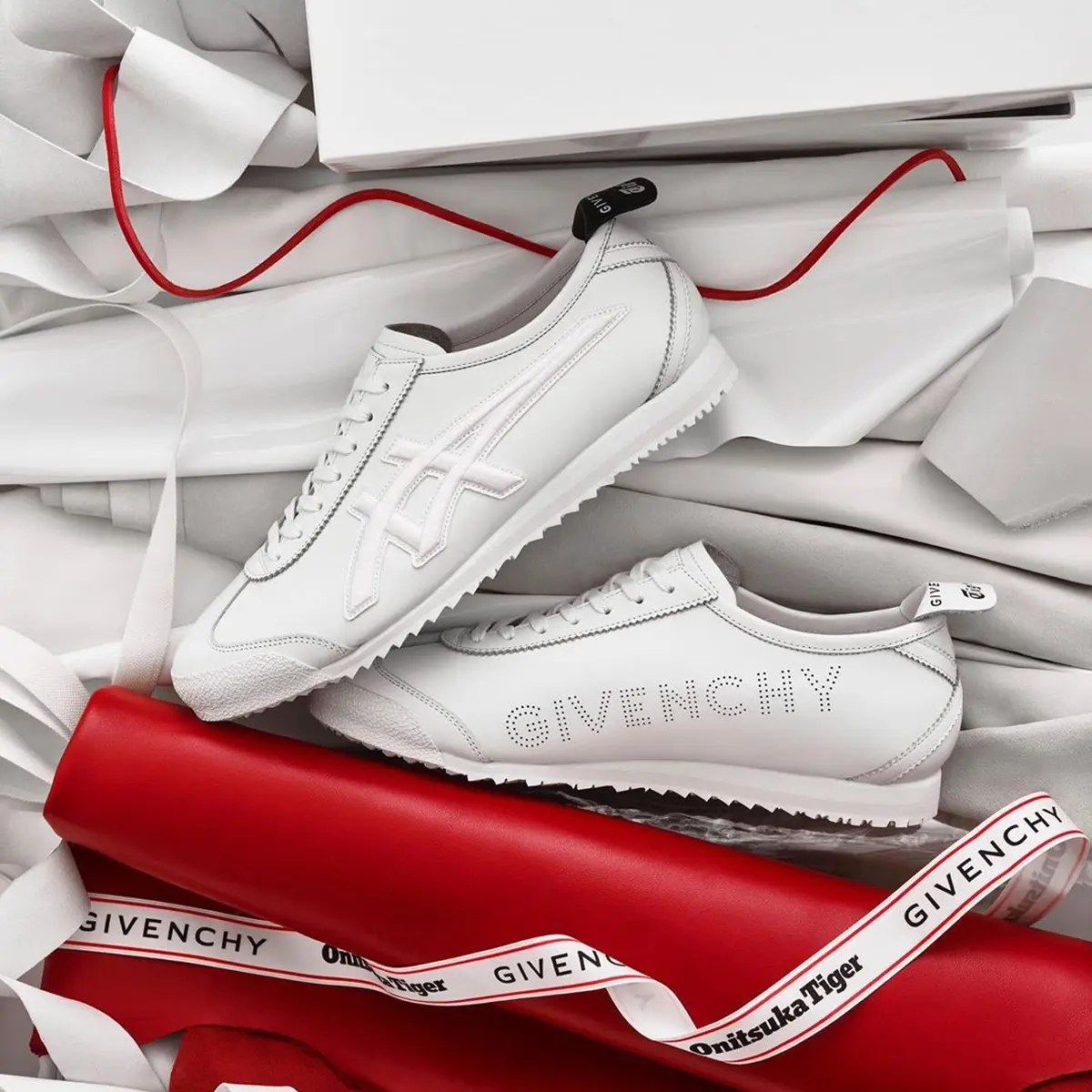 Kolaborasi Onitsuka Tiger x Givenchy Hasilkan Koleksi Sneakers Menarik Fashion Fimela