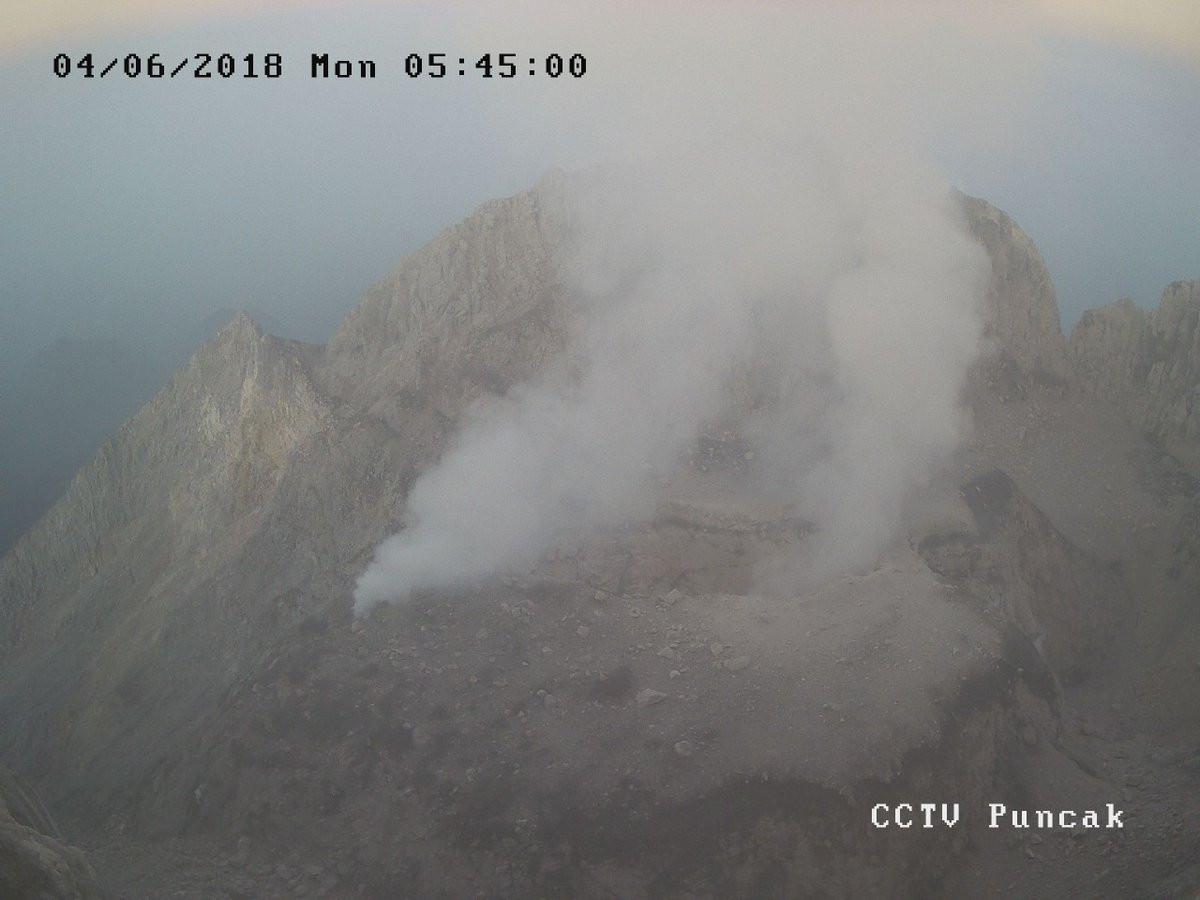 Penampakan puncak Gunung Merapi, Senin (4/6/2018) pagi. (Twitter @BPPTKG)