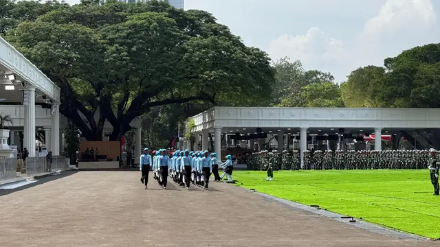 Gladi resik persiapan upacara peringatan HUT ke-80 RI di halaman Istana Merdeka Jakarta, Rabu (13/8/2025).