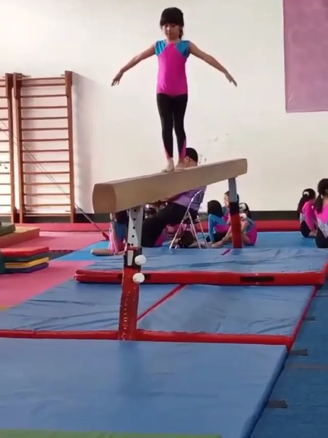Vania Athabina putri Venna Melinda mengikuti kompetisi gymnastic. (Foto: Instagram/vennamelindareal)