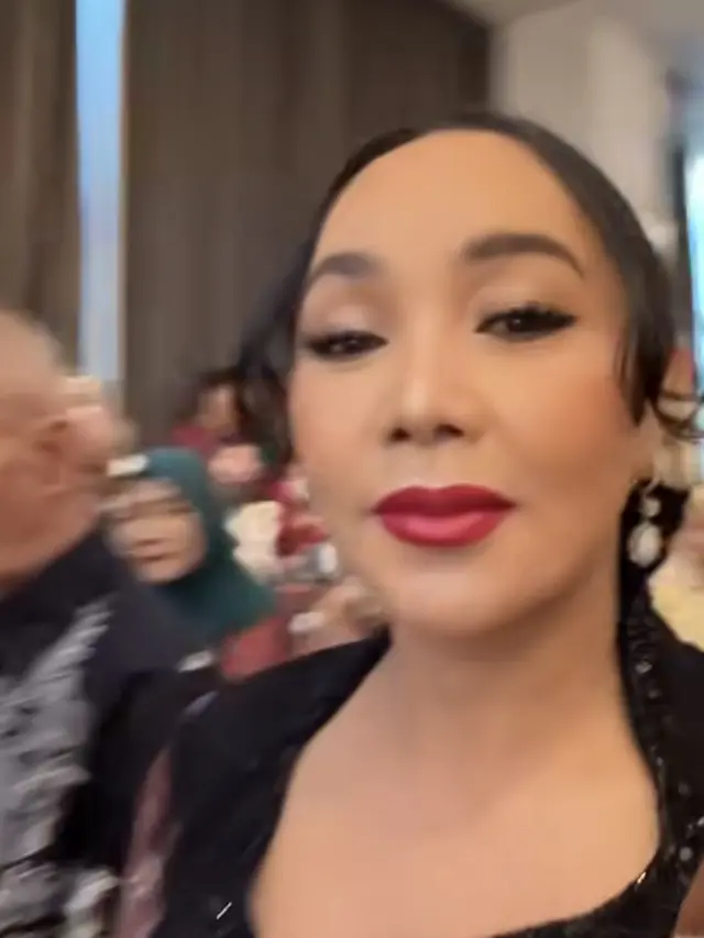 Dewi Gita saat hadir Nino RAN dan Dhabitannisa Auni. [@dewigita01]