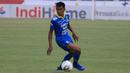 Gelandang serang Persib Bandung, Frets Butuan. (Bola.com/Erwin Snaz)