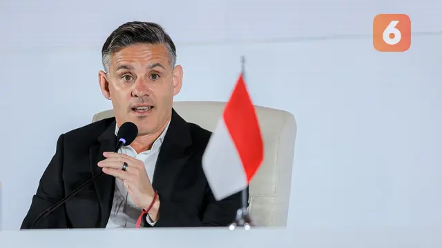 Foto: Ajak Keluarga, John Herdman Resmi Diperkenalkan Sebagai Pelatih Baru Timnas Indonesia