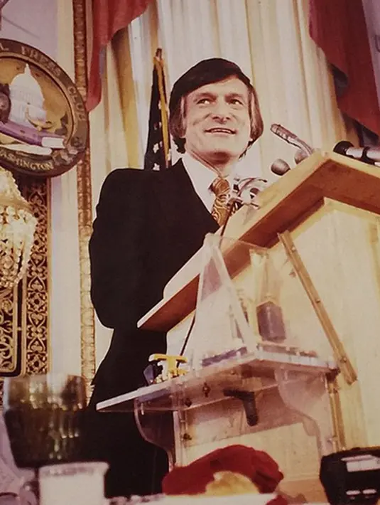 Meskipun tidak diketahui lokasi pemakamannya, namun publik telah mengetahui bahwa sejak lama Hugh Hefner sangat ingin dimakamkan di samping pusara Marylin Monroe di Westwood Village Memorial Park Cemetery, Los Angeles. (Instagram/hughefner)