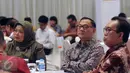 Gubernur Bank Indonesia, Agus Martowardojo (kedua kanan) saat menghadiri seminar nasional kajian tengah tahun Indef 2016 di Kampus Trilogi, Jakarta, Rabu (27/7). Seminar membahas Evaluasi Paket, Evaluasi Ekonomi. (Liputan6.com/Helmi Fithriansyah)