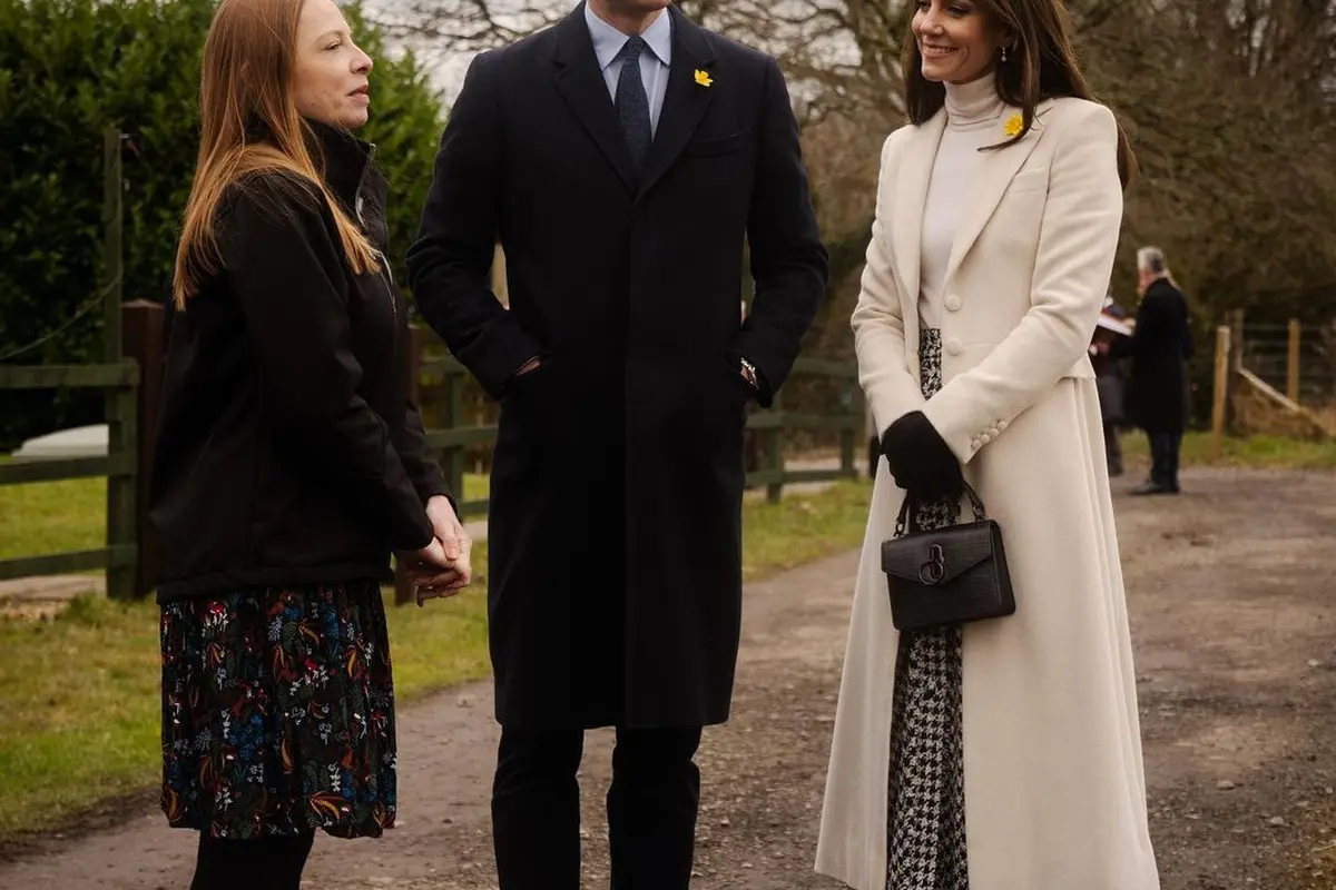 Kate Middleton Duplikasi Penampilan Putri Diana di Tahun 1990, Terlihat Cocok?