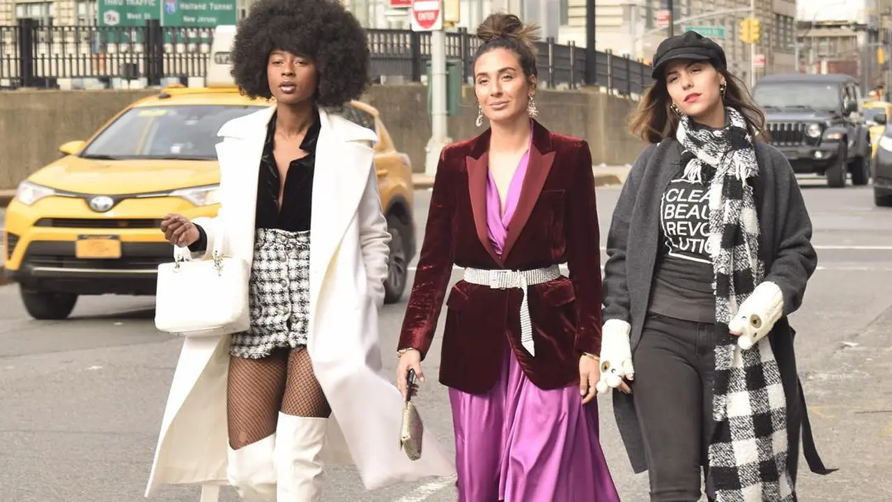 Mantel Warna-Warni Meriahkan New York Fashion Week 2019