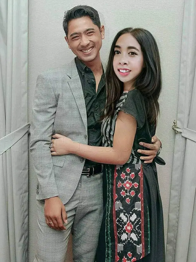 6 Editan Foto Arya Saloka Ini Nyelenehnya Bikin Ketawa Geli