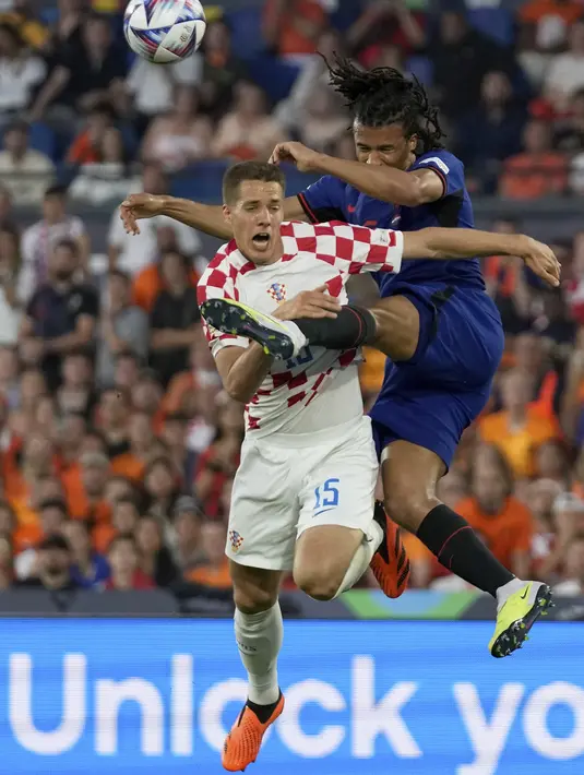 Belanda sejatinya unggul lebih dahulu berkat gol Donyell Malen di babak pertama. Namun, Kroasia mampu membalikkan kedudukan lewat eksekusi penalti Andrej Kramaric dan gol Mario Pasalic.  (AP Photo/Peter Dejong)
