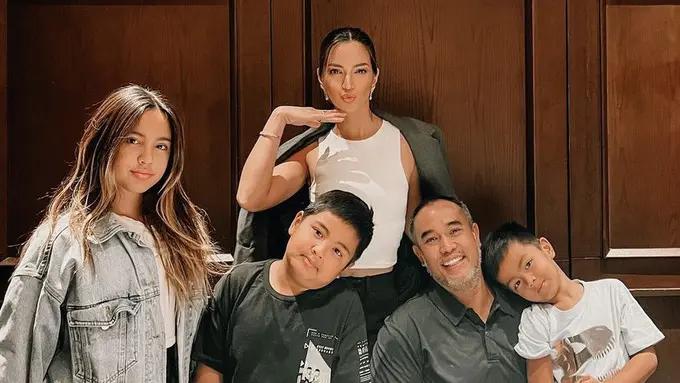 Gaya Nia Ramadhani rayakan ulang tahun ke-33