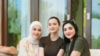 Gaya liburan Aurel Hermansyah di Bali. (sumber: Instagram/aurelie.hermansyah)