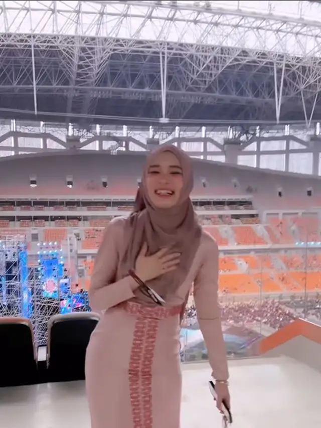 Inara Rusli nonton Golden Disc Awards 2024 di Jakarta, Sabtu (6/1). [Foto: Instagram/mommy_starla]