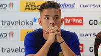 Kim Jeffrey Kurniawan saat sesi konferensi pers menjelang laga Persib Bandung versus Bali United. (Bola.com/Erwin Snaz)