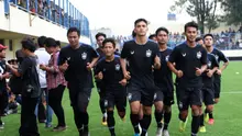 Skuat PSIS Semarang dalam sesi latihan di Stadion Citarum, Semarang. (Bola.com/Vincentius Atmaja) 