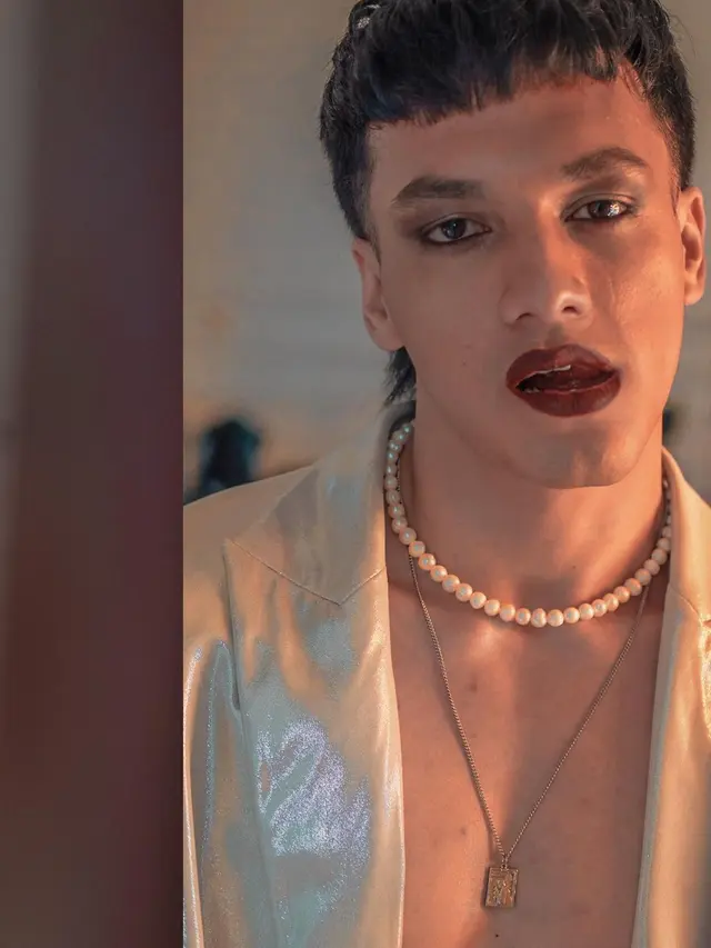 6 Gaya Pemotretan Jefri Nichol dengan Makeup Tebal, Tampil Nyentrik