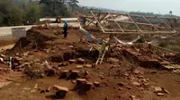 Situs Sekaran di area proyek Jalan Tol Pandaan - Malang tampak tidak terurus pasca penemuannya 7 bulan silam (Liputan6.com/Zainul Arifin)